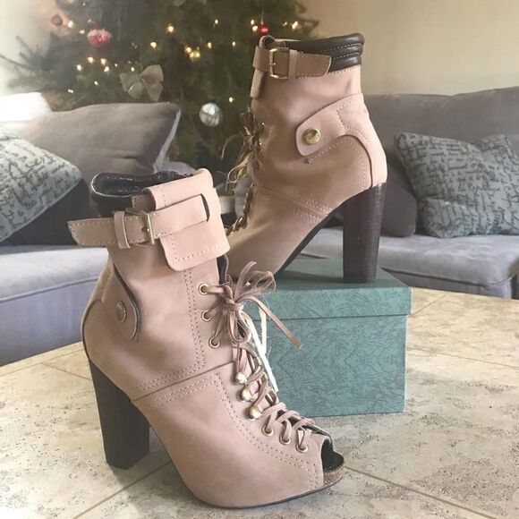 APEPAZZA Suede Combat Bootie| APEPAZZA Tan Leather Peep Toe Combat Boot | Size 7 - Picture 9 of 11